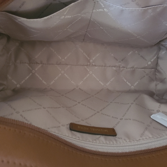 Michael Kors Purse - Picture 4 of 9